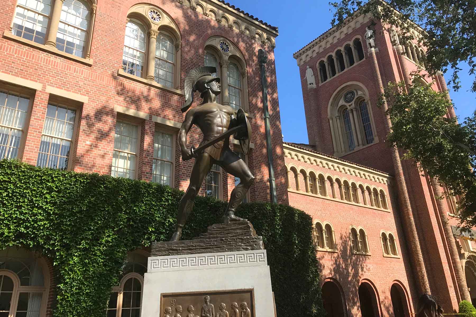 Tommy Trojan statue