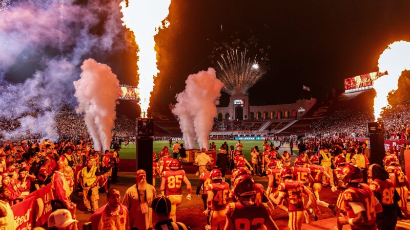 featured image for New USC Marshall research lab collaboration gives the Trojan football team a competitive edge